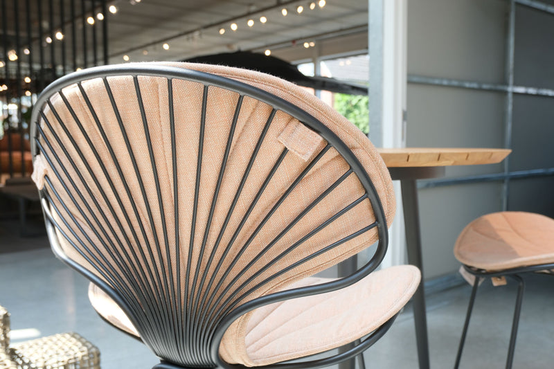 Design Buitenkansje - ROYAL BOTANIA Ostrea en Styletto - Bartafel en Counterstoel (set van 2)
